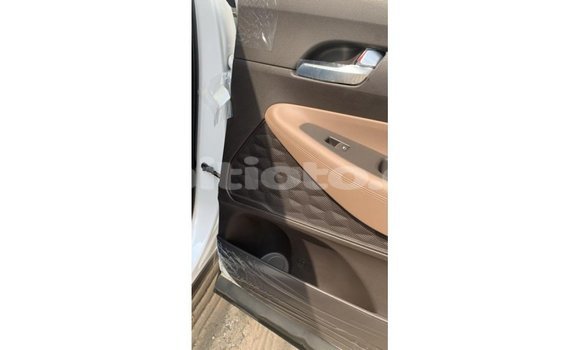 Buy Import Hyundai Santa Fe White Car in Import - Dubai in Artibonite Buy Import Hyundai Santa Fe White Car in Import - Dubai in Artibonite