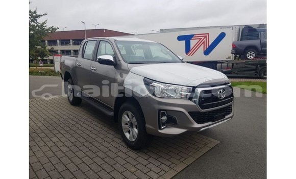 Buy Import Toyota Hilux Brown Car in Import - Dubai in Artibonite Buy Import Toyota Hilux Brown Car in Import - Dubai in Artibonite