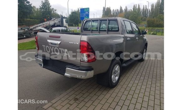 Buy Import Toyota Hilux Brown Car in Import - Dubai in Artibonite Buy Import Toyota Hilux Brown Car in Import - Dubai in Artibonite