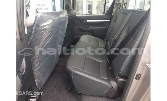 Buy Import Toyota Hilux Brown Car in Import - Dubai in Artibonite Buy Import Toyota Hilux Brown Car in Import - Dubai in Artibonite