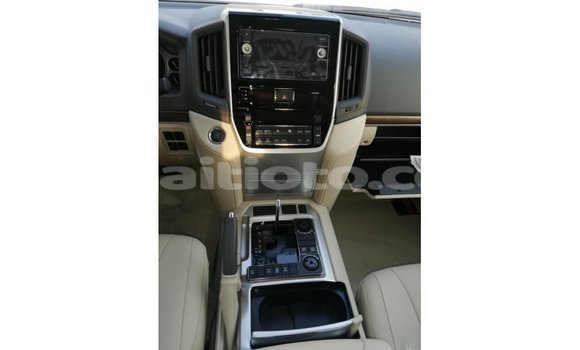 Acheter Import Voiture Toyota Land Cruiser Blanc à Import - Dubai, Artibonite Acheter Import Voiture Toyota Land Cruiser Blanc à Import - Dubai, Artibonite