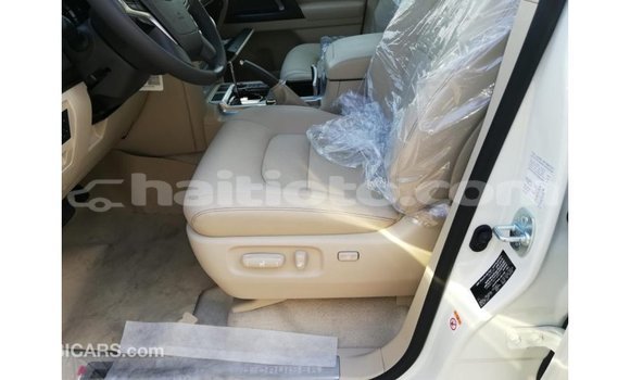 Acheter Import Voiture Toyota Land Cruiser Blanc à Import - Dubai, Artibonite Acheter Import Voiture Toyota Land Cruiser Blanc à Import - Dubai, Artibonite