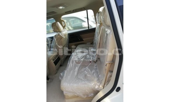 Acheter Import Voiture Toyota Land Cruiser Blanc à Import - Dubai, Artibonite Acheter Import Voiture Toyota Land Cruiser Blanc à Import - Dubai, Artibonite