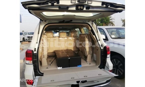 Acheter Import Voiture Toyota Land Cruiser Blanc à Import - Dubai, Artibonite Acheter Import Voiture Toyota Land Cruiser Blanc à Import - Dubai, Artibonite