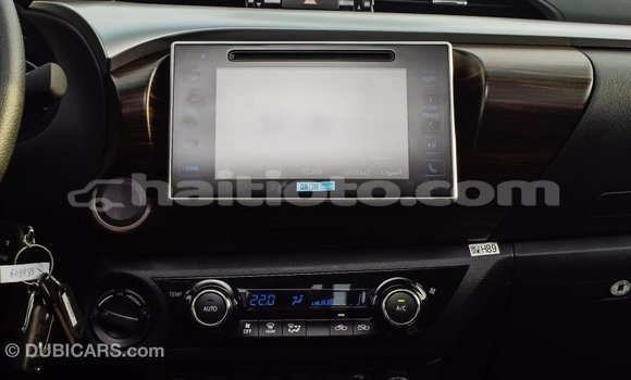Acheter Import Voiture Toyota Hilux Blanc à Import - Dubai, Artibonite Acheter Import Voiture Toyota Hilux Blanc à Import - Dubai, Artibonite