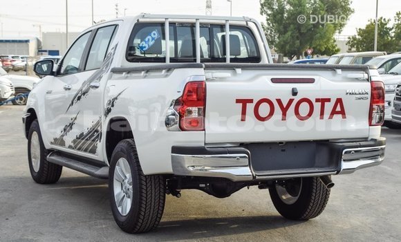 Acheter Import Voiture Toyota Hilux Blanc à Import - Dubai, Artibonite Acheter Import Voiture Toyota Hilux Blanc à Import - Dubai, Artibonite