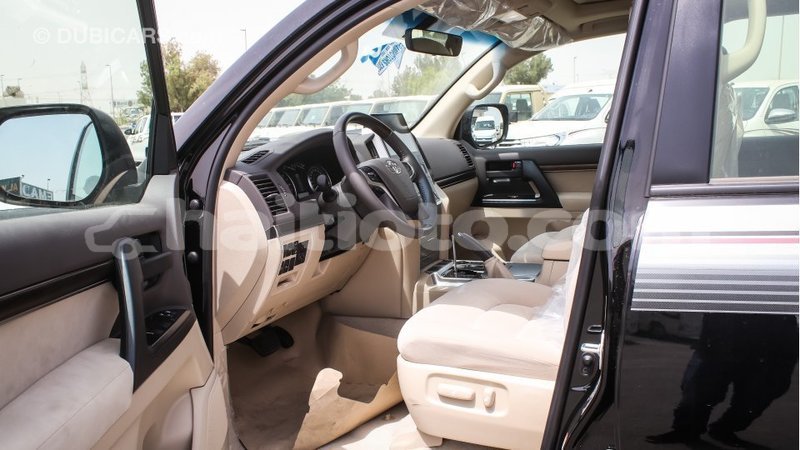 Big with watermark toyota land cruiser artibonite import dubai 1739
