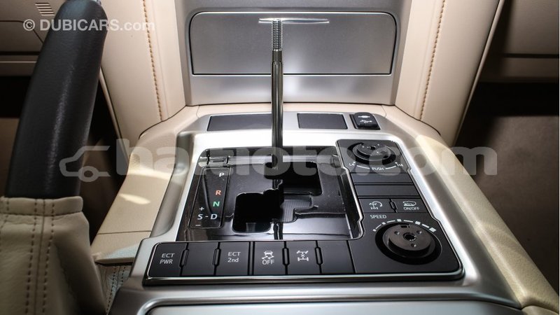 Big with watermark toyota land cruiser artibonite import dubai 1739