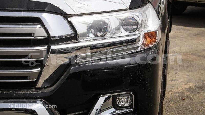Big with watermark toyota land cruiser artibonite import dubai 1739