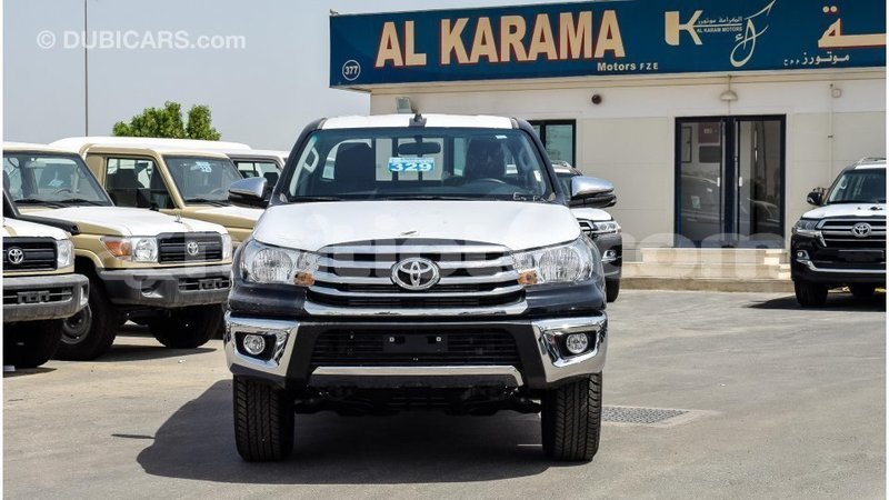 Big with watermark toyota hilux artibonite import dubai 1740