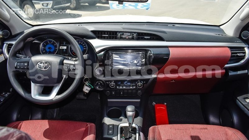 Big with watermark toyota hilux artibonite import dubai 1740