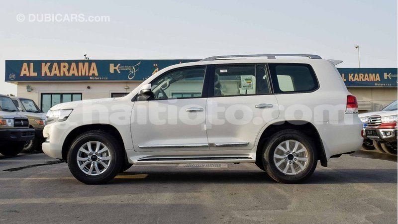 Big with watermark toyota land cruiser artibonite import dubai 1742
