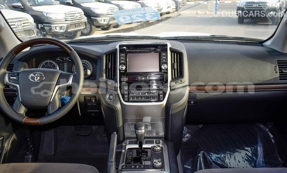 Acheter Import Voiture Toyota Land Cruiser Blanc à Import - Dubai, Artibonite Acheter Import Voiture Toyota Land Cruiser Blanc à Import - Dubai, Artibonite