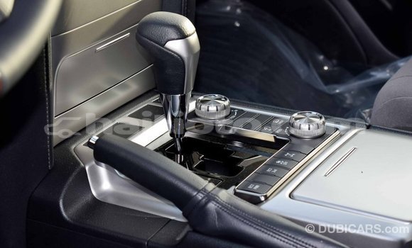 Acheter Import Voiture Toyota Land Cruiser Blanc à Import - Dubai, Artibonite Acheter Import Voiture Toyota Land Cruiser Blanc à Import - Dubai, Artibonite