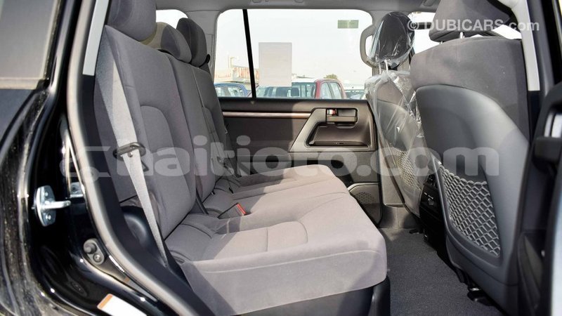 Big with watermark toyota land cruiser artibonite import dubai 1743