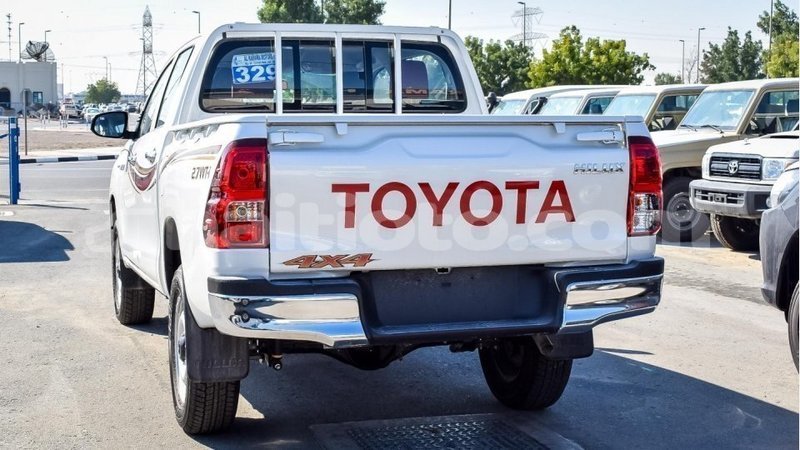 Big with watermark toyota hilux artibonite import dubai 1744