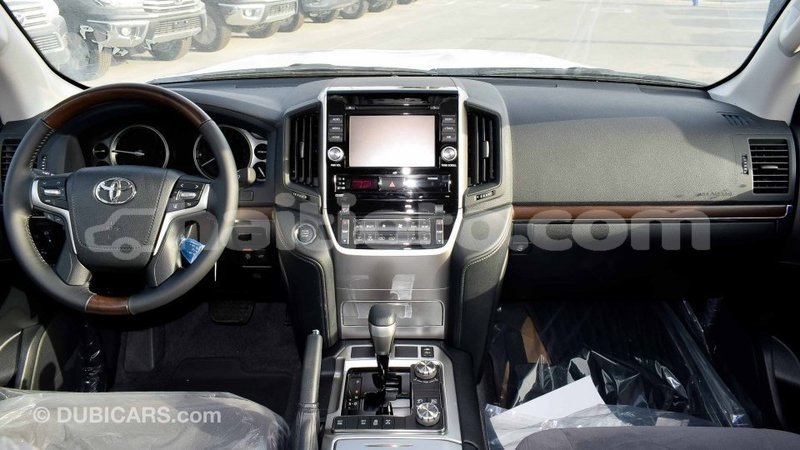 Big with watermark toyota land cruiser artibonite import dubai 1747