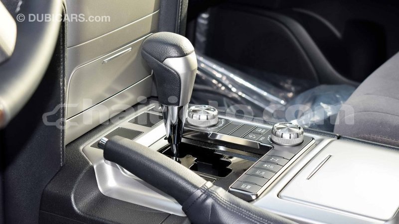 Big with watermark toyota land cruiser artibonite import dubai 1747