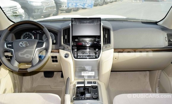 Acheter Import Voiture Toyota Land Cruiser Blanc à Import - Dubai, Artibonite Acheter Import Voiture Toyota Land Cruiser Blanc à Import - Dubai, Artibonite