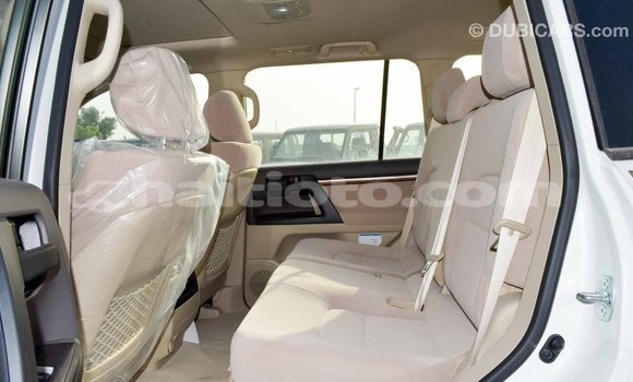 Acheter Import Voiture Toyota Land Cruiser Blanc à Import - Dubai, Artibonite Acheter Import Voiture Toyota Land Cruiser Blanc à Import - Dubai, Artibonite