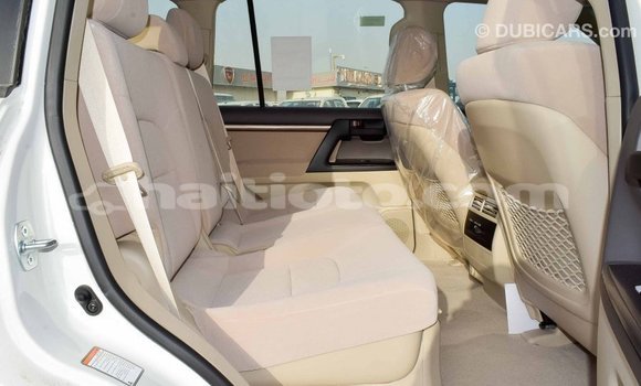 Acheter Import Voiture Toyota Land Cruiser Blanc à Import - Dubai, Artibonite Acheter Import Voiture Toyota Land Cruiser Blanc à Import - Dubai, Artibonite