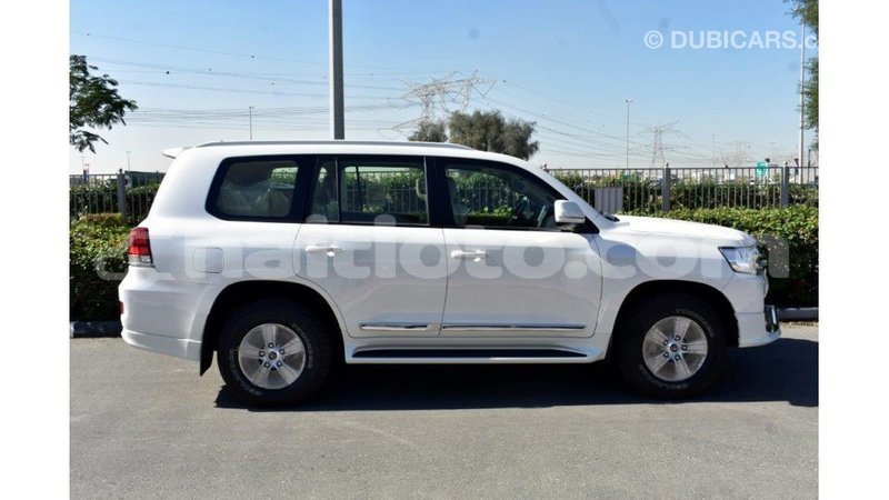 Big with watermark toyota land cruiser artibonite import dubai 1755