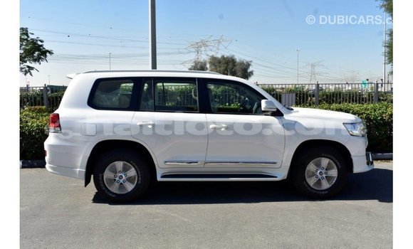 Acheter Import Voiture Toyota Land Cruiser Blanc à Import - Dubai, Artibonite Acheter Import Voiture Toyota Land Cruiser Blanc à Import - Dubai, Artibonite