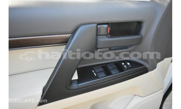 Acheter Import Voiture Toyota Land Cruiser Blanc à Import - Dubai, Artibonite Acheter Import Voiture Toyota Land Cruiser Blanc à Import - Dubai, Artibonite