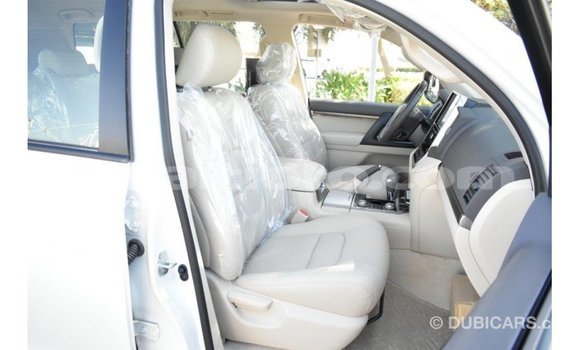 Acheter Import Voiture Toyota Land Cruiser Blanc à Import - Dubai, Artibonite Acheter Import Voiture Toyota Land Cruiser Blanc à Import - Dubai, Artibonite