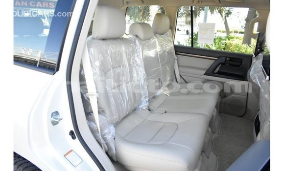 Acheter Import Voiture Toyota Land Cruiser Blanc à Import - Dubai, Artibonite Acheter Import Voiture Toyota Land Cruiser Blanc à Import - Dubai, Artibonite