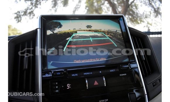 Acheter Import Voiture Toyota Land Cruiser Blanc à Import - Dubai, Artibonite Acheter Import Voiture Toyota Land Cruiser Blanc à Import - Dubai, Artibonite