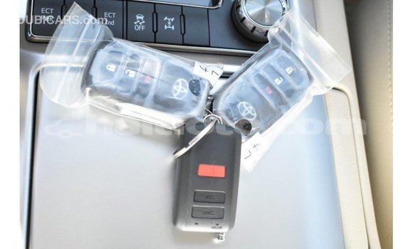 Acheter Import Voiture Toyota Land Cruiser Blanc à Import - Dubai, Artibonite Acheter Import Voiture Toyota Land Cruiser Blanc à Import - Dubai, Artibonite
