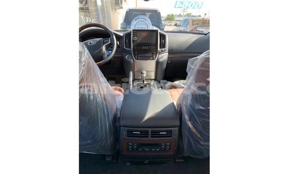 Acheter Import Voiture Toyota Land Cruiser Blanc à Import - Dubai, Artibonite Acheter Import Voiture Toyota Land Cruiser Blanc à Import - Dubai, Artibonite