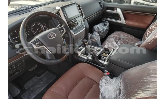 Acheter Import Voiture Toyota Land Cruiser Blanc à Import - Dubai, Artibonite Acheter Import Voiture Toyota Land Cruiser Blanc à Import - Dubai, Artibonite
