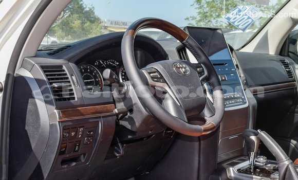 Acheter Import Voiture Toyota Land Cruiser Blanc à Import - Dubai, Artibonite Acheter Import Voiture Toyota Land Cruiser Blanc à Import - Dubai, Artibonite