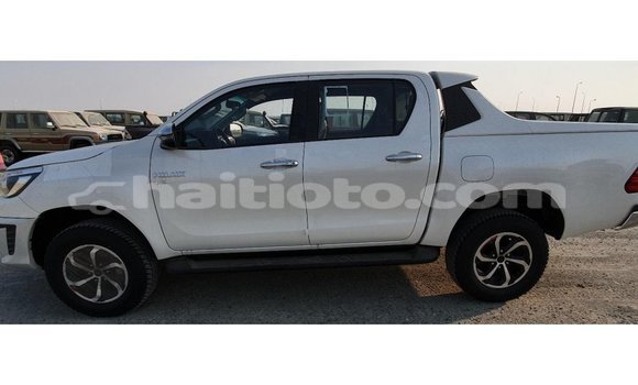 Acheter Import Voiture Toyota Hilux Blanc à Import - Dubai, Artibonite Acheter Import Voiture Toyota Hilux Blanc à Import - Dubai, Artibonite