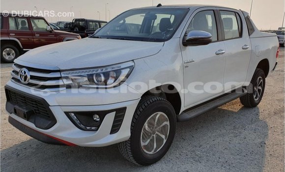 Acheter Import Voiture Toyota Hilux Blanc à Import - Dubai, Artibonite Acheter Import Voiture Toyota Hilux Blanc à Import - Dubai, Artibonite