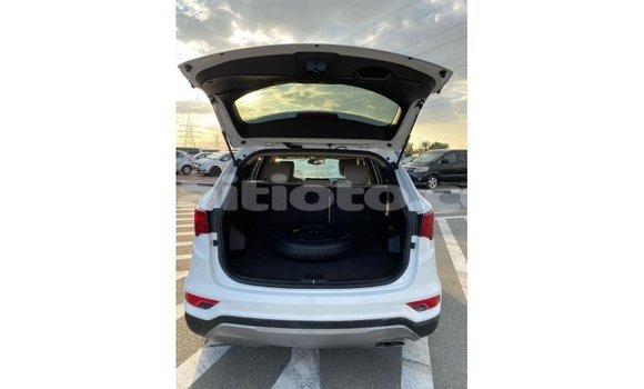 Acheter Import Voiture Hyundai Santa Fe Blanc à Import - Dubai, Artibonite Acheter Import Voiture Hyundai Santa Fe Blanc à Import - Dubai, Artibonite