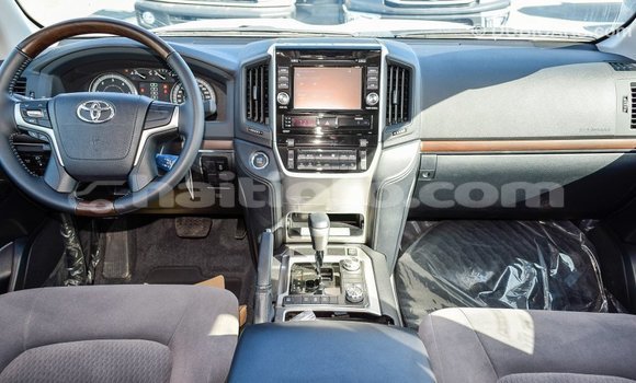 Acheter Import Voiture Toyota Land Cruiser Blanc à Import - Dubai, Artibonite Acheter Import Voiture Toyota Land Cruiser Blanc à Import - Dubai, Artibonite