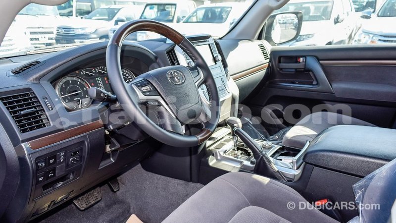 Big with watermark toyota land cruiser artibonite import dubai 1785