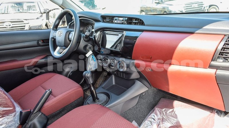 Big with watermark toyota hilux artibonite import dubai 1788