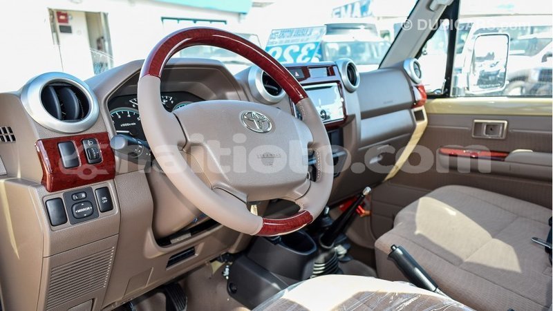 Big with watermark toyota land cruiser artibonite import dubai 1789