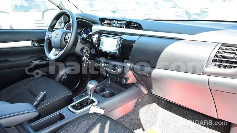 Big with watermark toyota hilux artibonite import dubai 1791