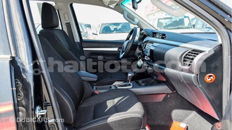 Big with watermark toyota hilux artibonite import dubai 1792