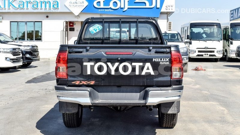 Big with watermark toyota hilux artibonite import dubai 1792