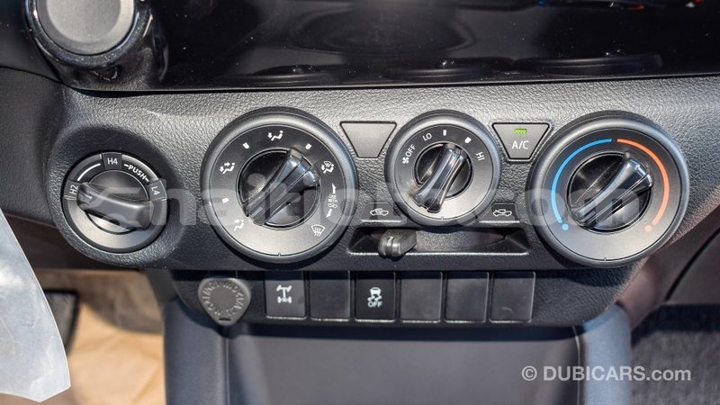 Big with watermark toyota hilux artibonite import dubai 1793