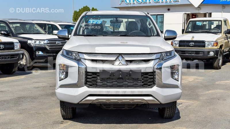 Big with watermark mitsubishi l200 artibonite import dubai 1794
