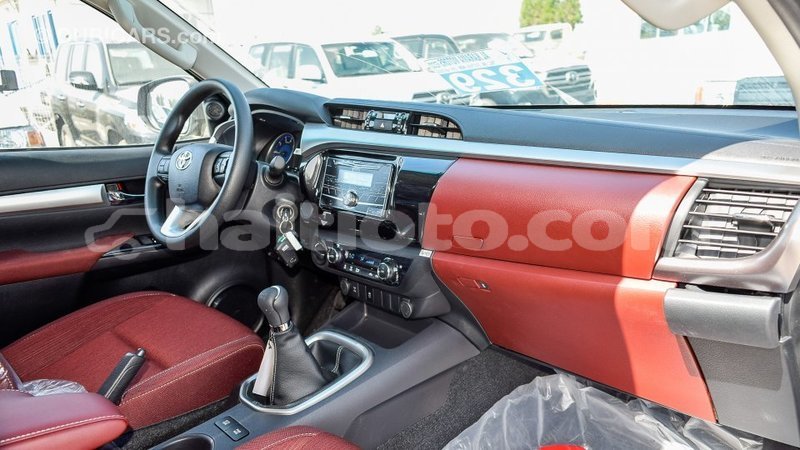 Big with watermark toyota hilux artibonite import dubai 1796