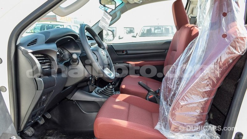 Big with watermark toyota hilux artibonite import dubai 1797