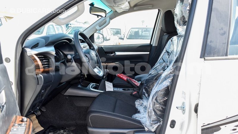 Big with watermark toyota hilux artibonite import dubai 1798